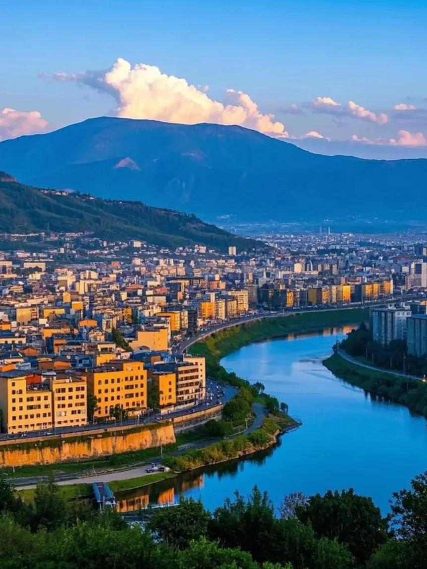 云南宣威市之旅
踏上云南宣威的土地，一场别样之旅就此开启。

先去宣威火腿文化园