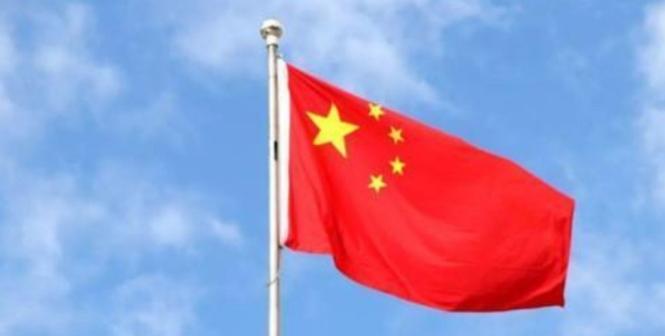 胆寒！外媒注意到了，这个动作不寻常！中国这一次亮出的可不是单一武器，而是一整套空