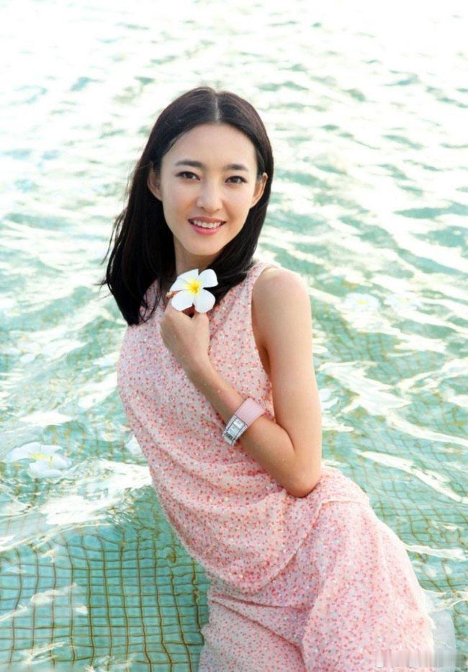 #王丽坤已婚和办离婚被同天知道#真是没想到，王丽坤已经结婚了，更没想到的是她正在