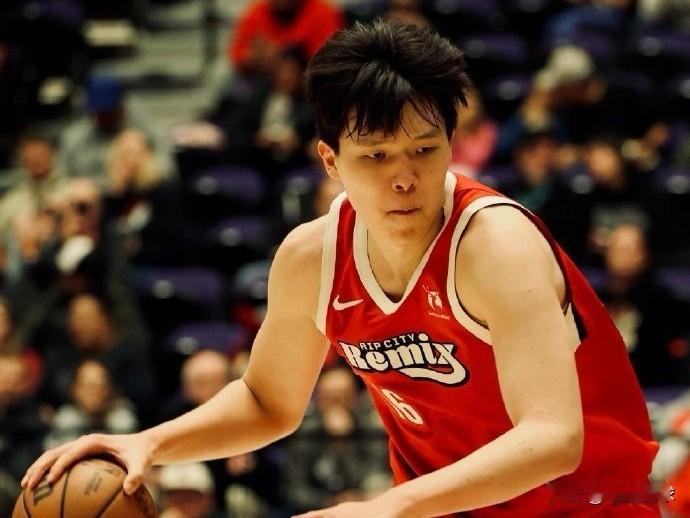 今天的杨瀚森已经很不错了…在NBA发展联盟的比赛中，撕裂之城混音队在主场历经加时