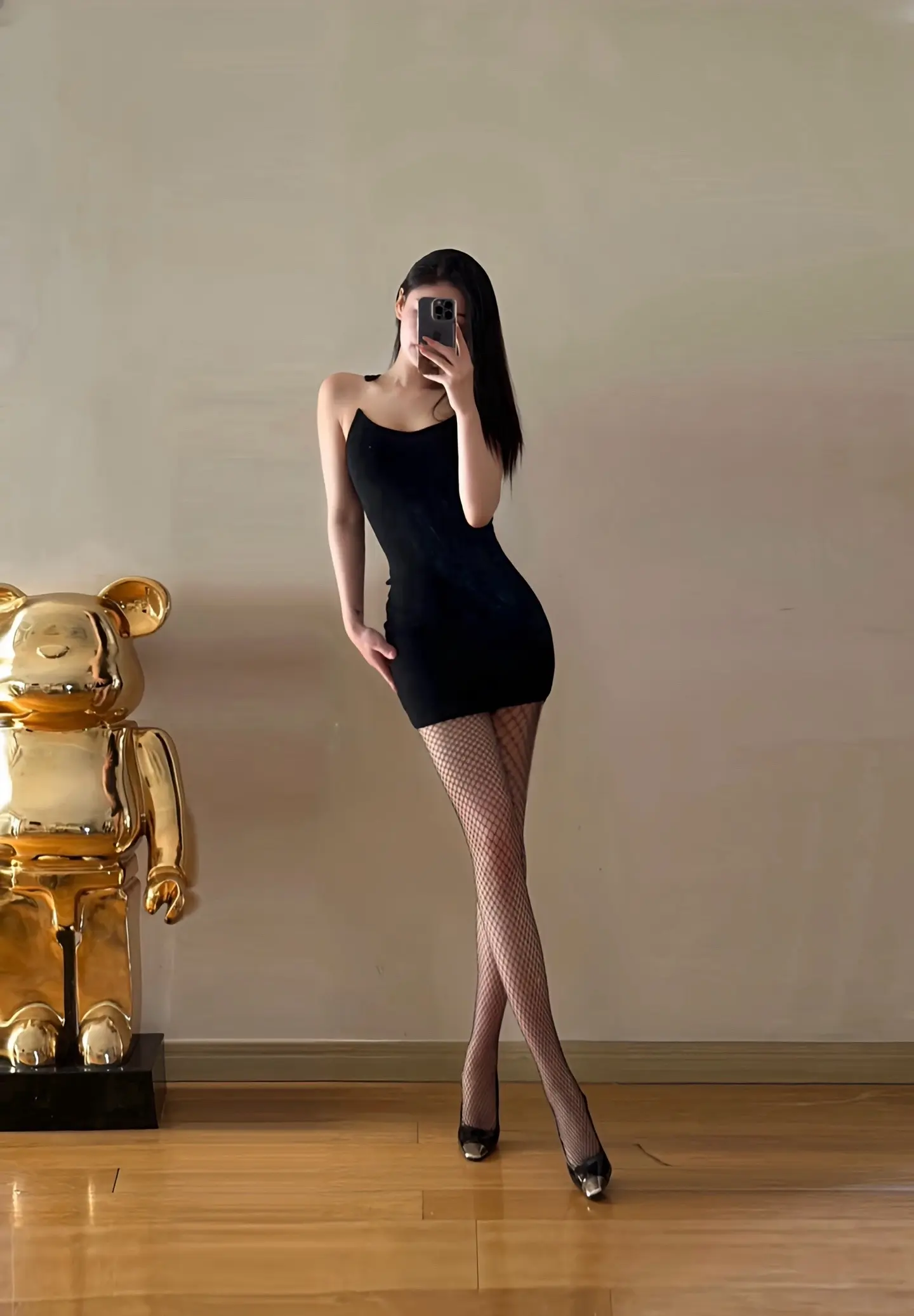 “讲一万遍 男人不会在心爱的女人面前说没钱”. . 