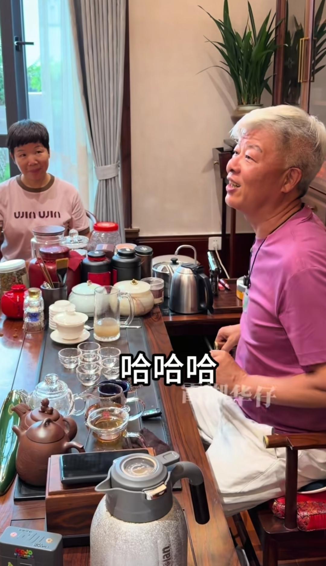 中霞湖世家赞助足球小将500万。

郭总说：我现在越来越佩服我老婆了，说赞助50