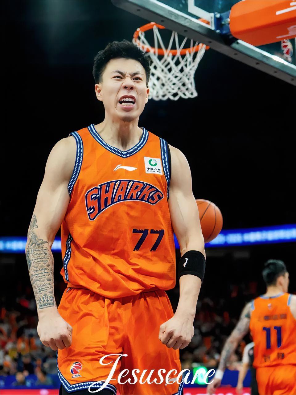 太刺激！上海119-116险胜福建，这4位球员是赢球功臣！
 
1. 李添荣，本