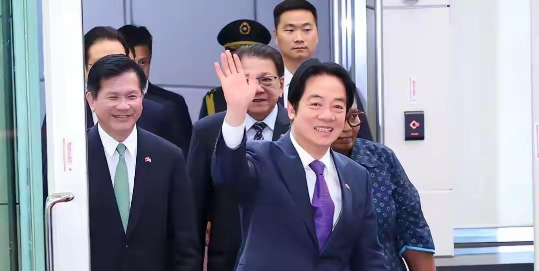 台湾民众选举出来的所谓“总统”，出行却要鬼鬼祟祟，偷偷摸摸，连自己的“专机”都无