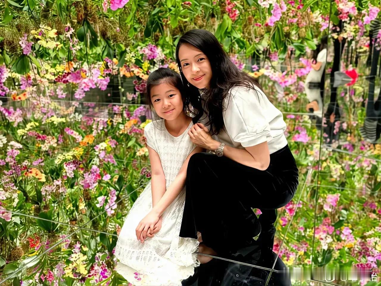 章子怡真的把自己最干净的一面给了汪峰和他的儿女，章子怡晒自己和女儿儿子照片，竟然