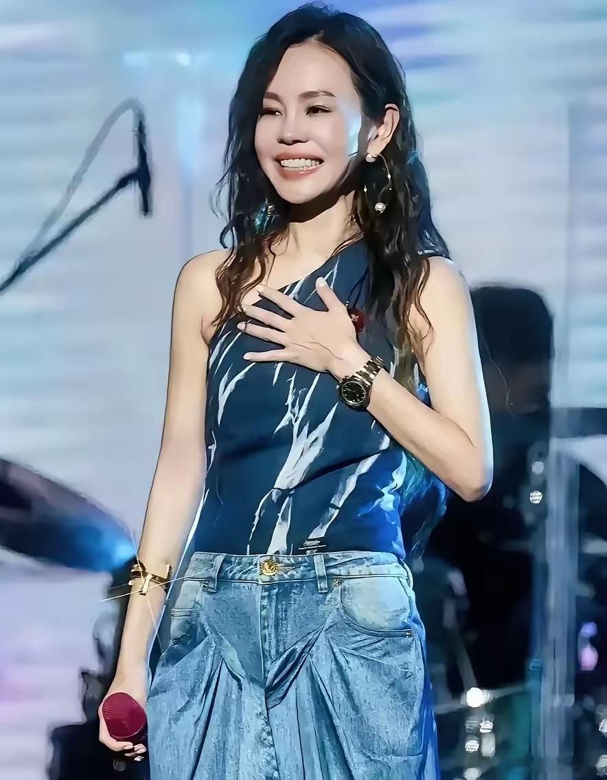 彭佳慧啊彭佳慧，​你是真不行啊！​杨宗纬从舞台跌落，​你是真一点都没有给幕后反应