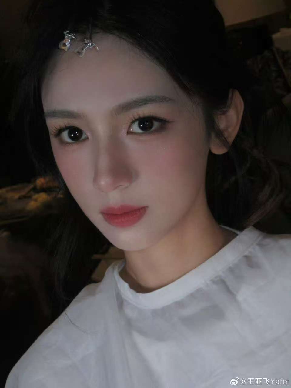 周也蜜桃微醺妆王亚飞给周也化的蜜桃微醺妆王亚飞给周也化的蜜桃微醺妆，好美，[拜托