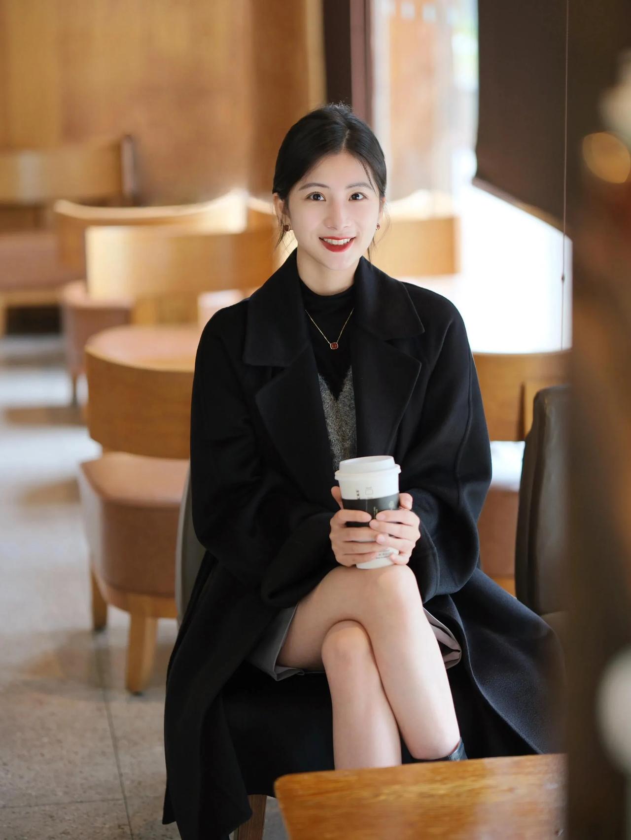 咖啡暖了心#你暖了眼#优雅妮子# 知性美气质穿搭