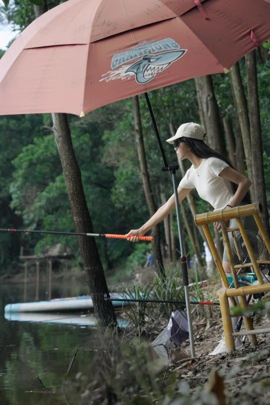 骑车佬闲暇之余秒变钓鱼佬