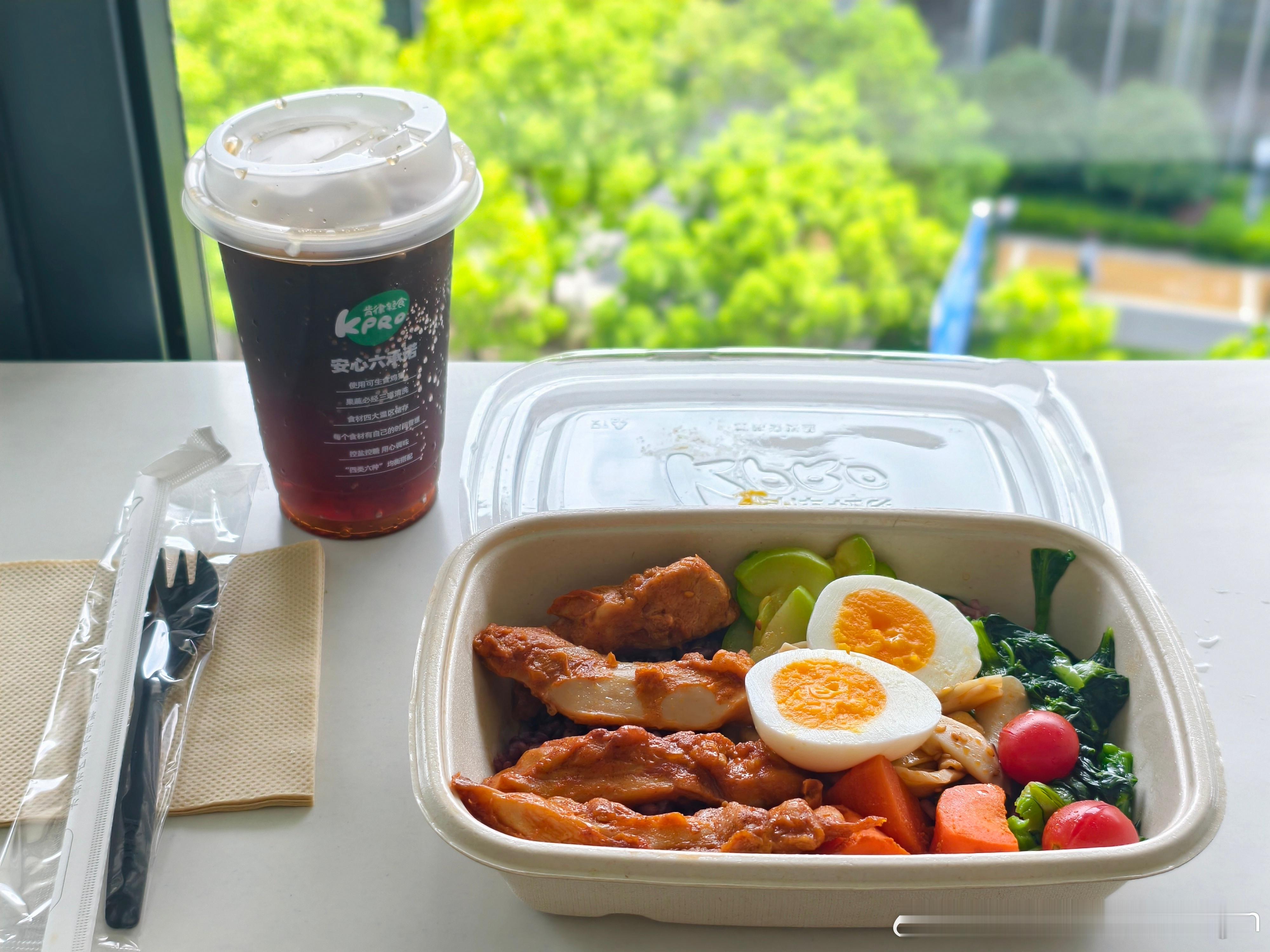 第一次点肯德基的轻食品牌KPRO。食材复用加上更庞大的供应链体系，貌似也没把轻食