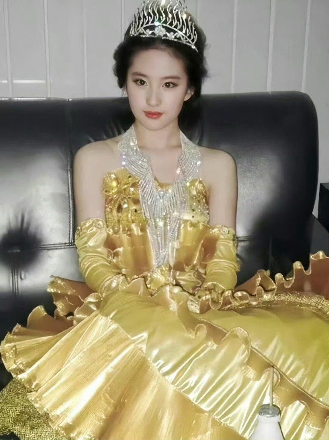 #刘亦菲19岁就成为了金鹰女神# 才知道历史上第一位金鹰女神是神仙姐姐！出道即巅