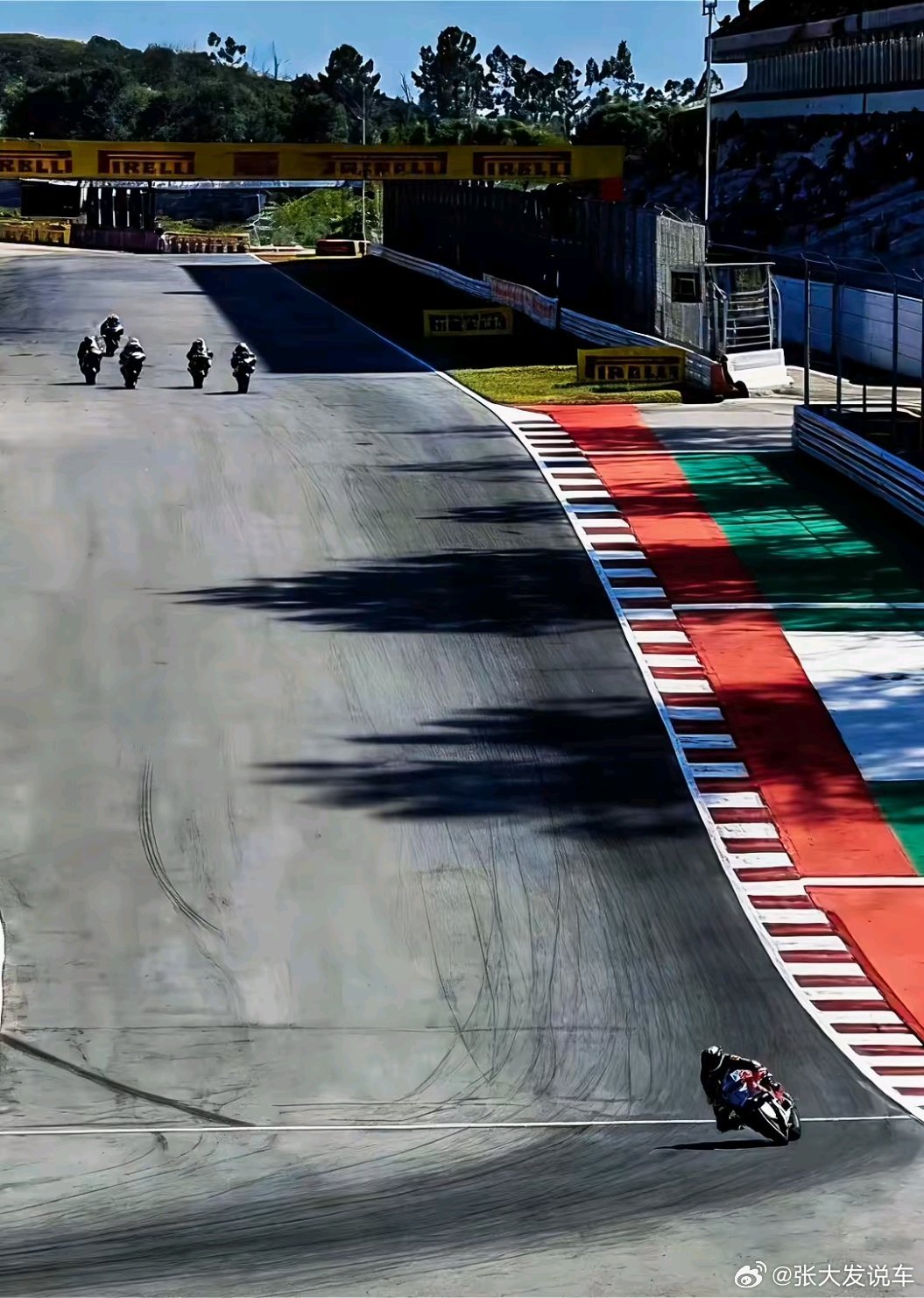 世界名画张雪机车夺冠