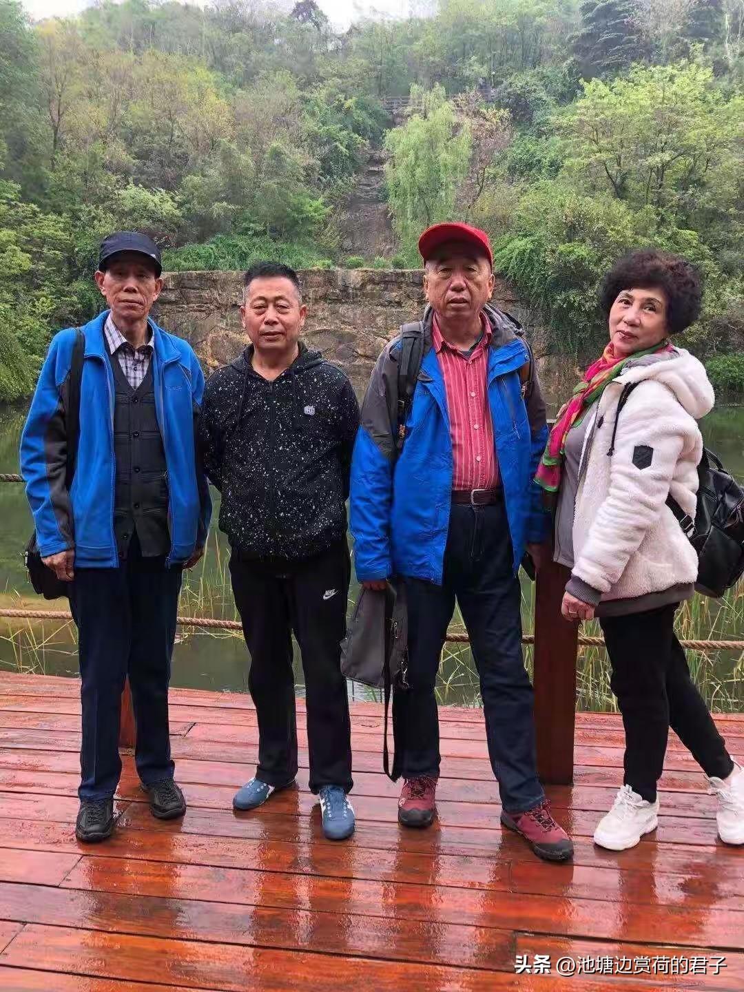 老了还喜欢学习，那感觉就像给平淡生活加了把火。人老了，最怕和世界脱节，可学习就能