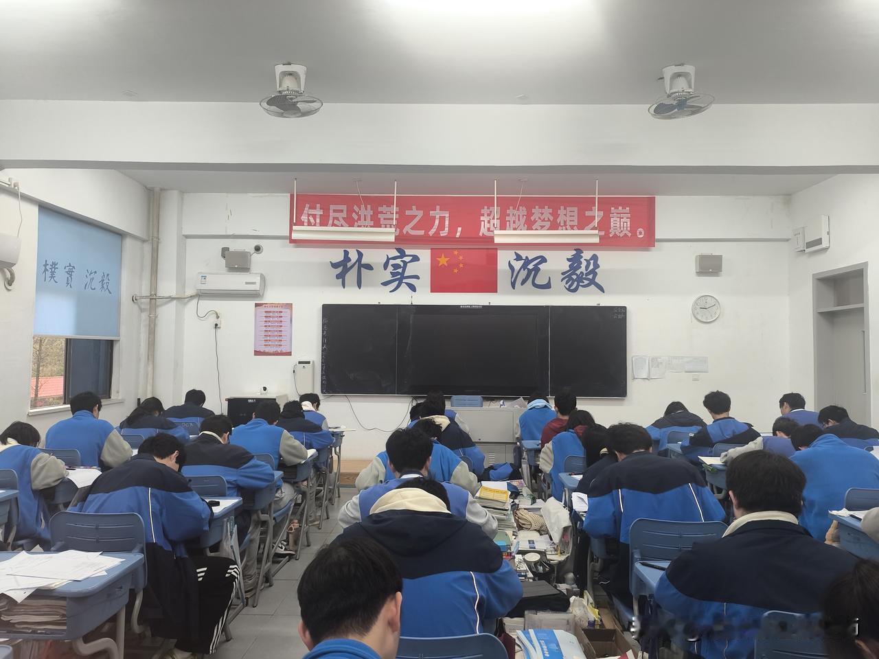 文郡洋沙湖中学2310班：以实干赴理想，以沉毅攀高峰
       在文郡洋沙湖