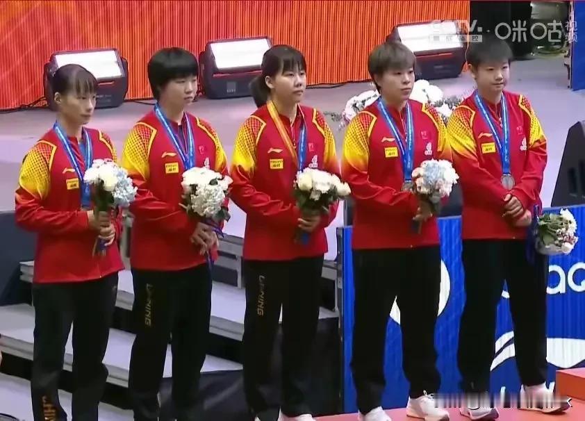 颁奖礼上我们的主教练去哪儿了，日本和印度的都在[灵光一闪]

其实这一点不太好，