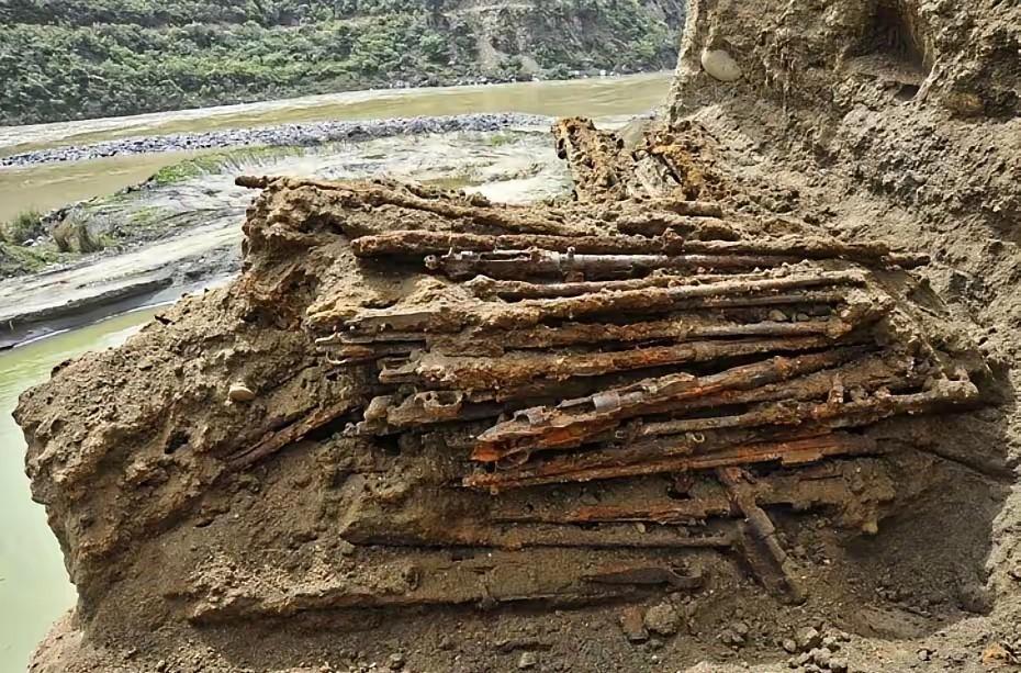 江油这次发现，确实让人心里咯噔一下。1349支枪整整齐齐埋在地下，不是随便一扔，