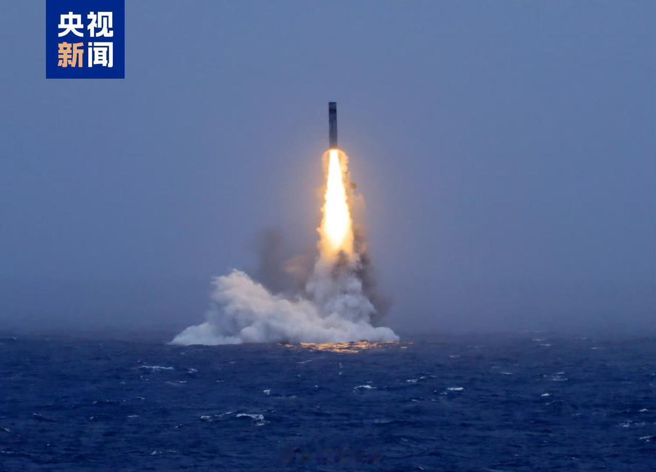 2026年7月6日，中国海军战略核潜艇在太平洋公海海域，完成巨浪-3洲际潜射导弹