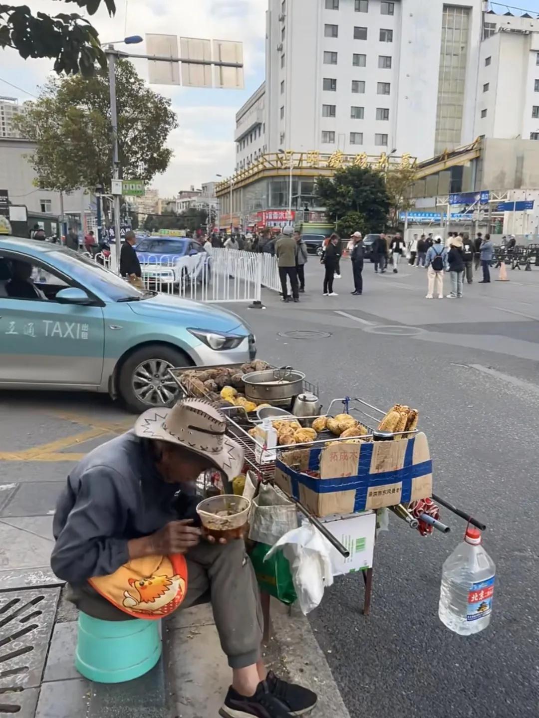 你们发现没，小时候那个黏人精，整天跟在你屁股后面的小不点儿，长大后却像只展翅高飞