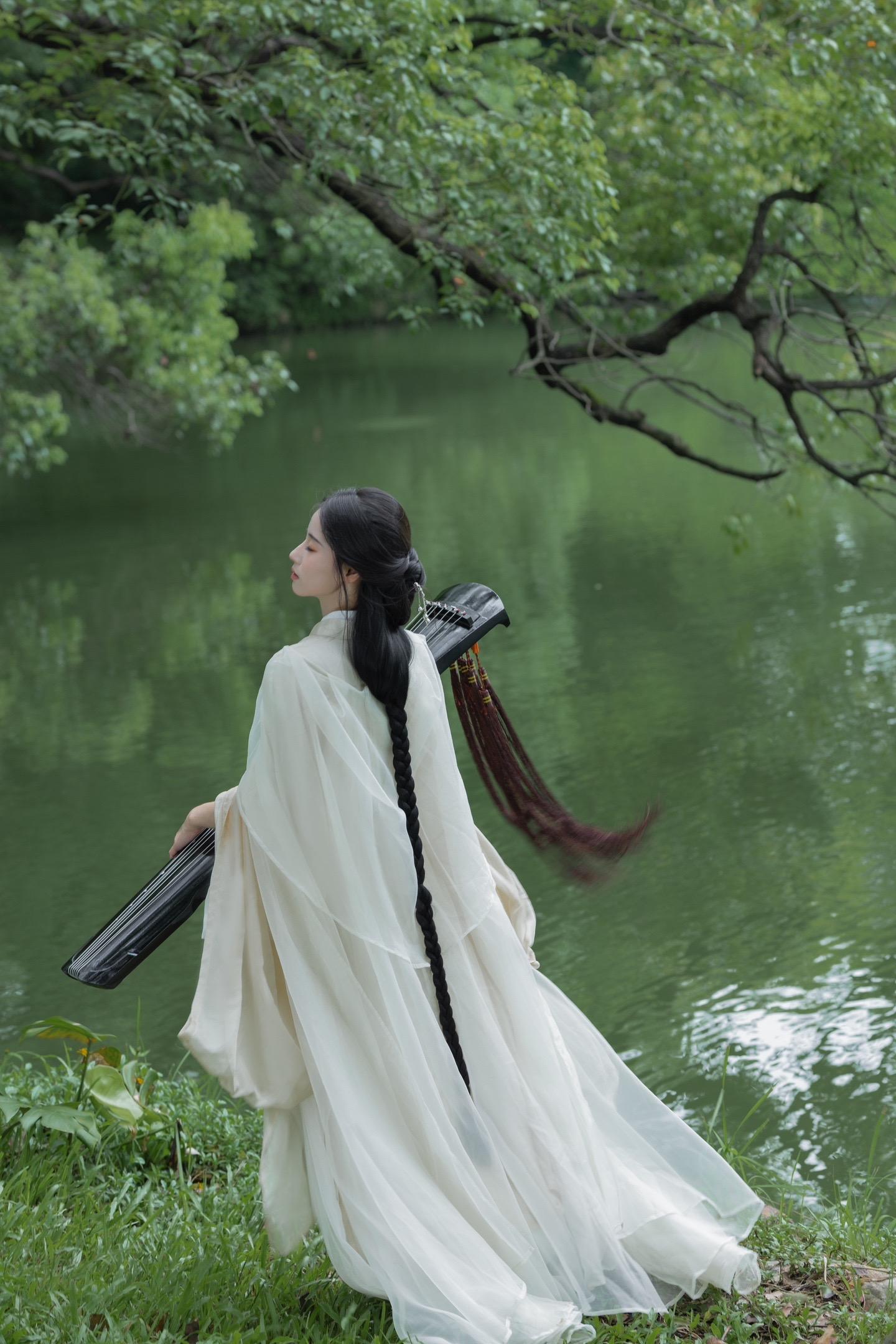 你是前世为止的心跳，你是开始胸前的记号。未见分晓……