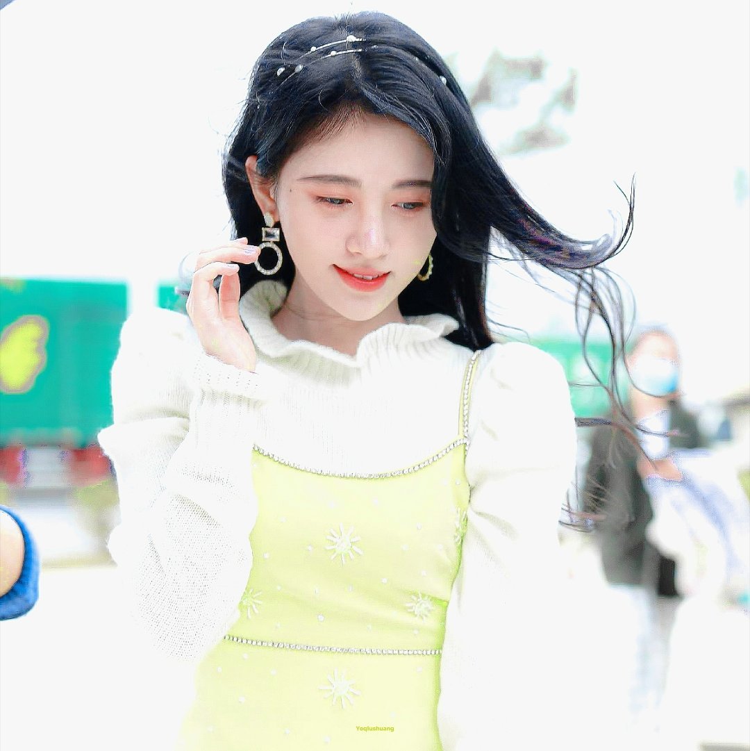 就让我们在秋天相遇*🌟🌼鞠婧祎万花世界孝服路透鞠婧祎