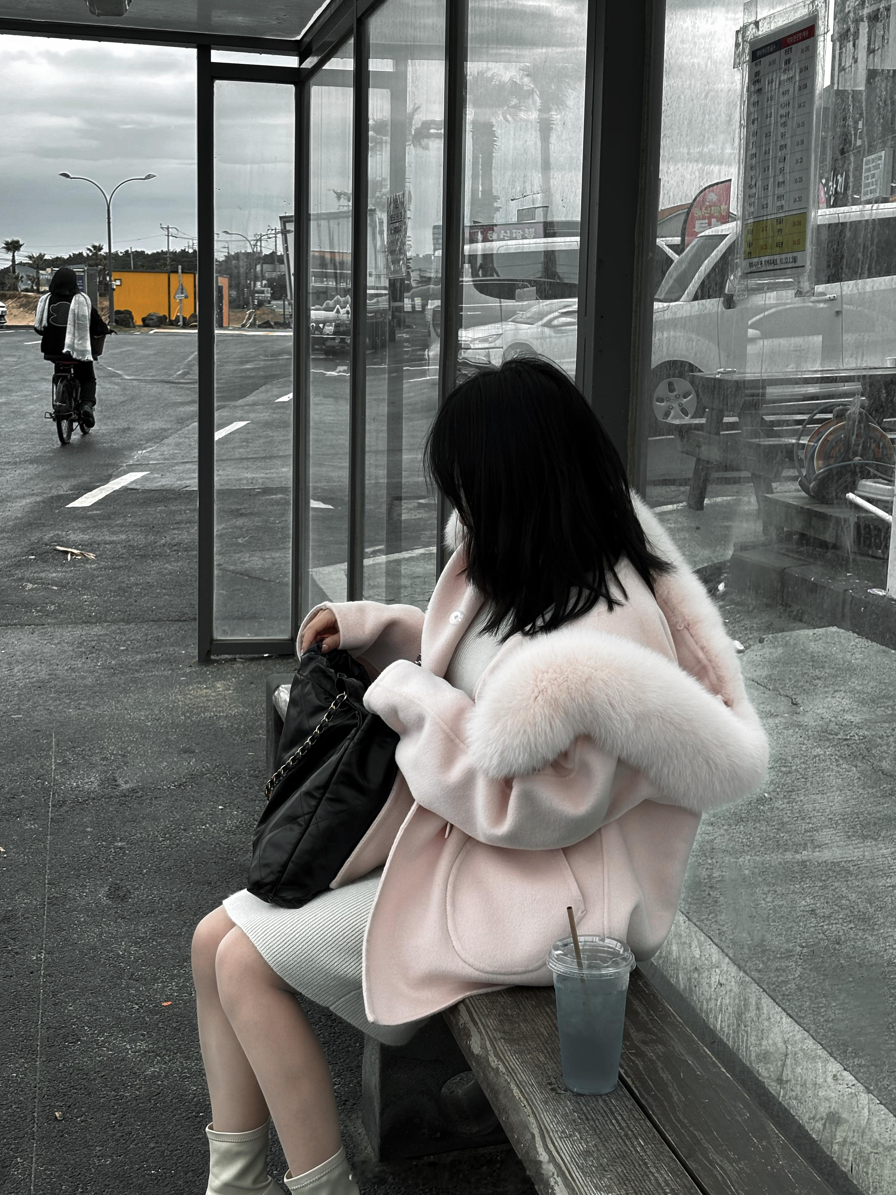 在韩国街头阴暗地服用色素小饮料的🐻女士（内心os：太特么甜了我要把你们都sa了