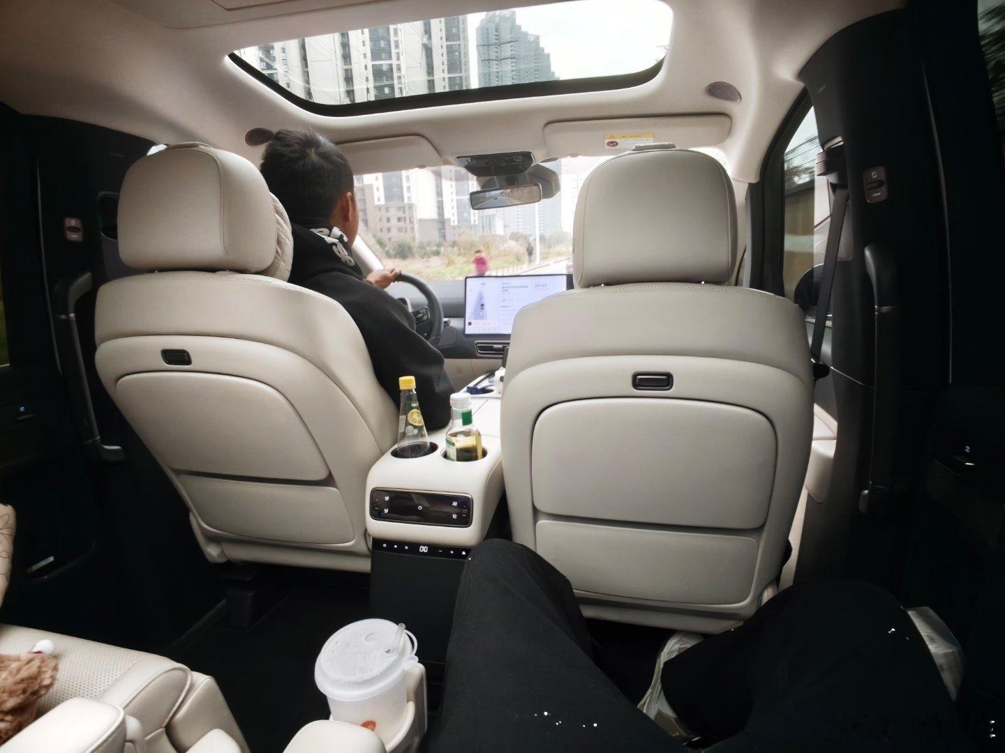 开启做牛马的一天 今天真冷啊 没有出太阳 我兄弟今天又想去钓鱼 被我劝退了 好好