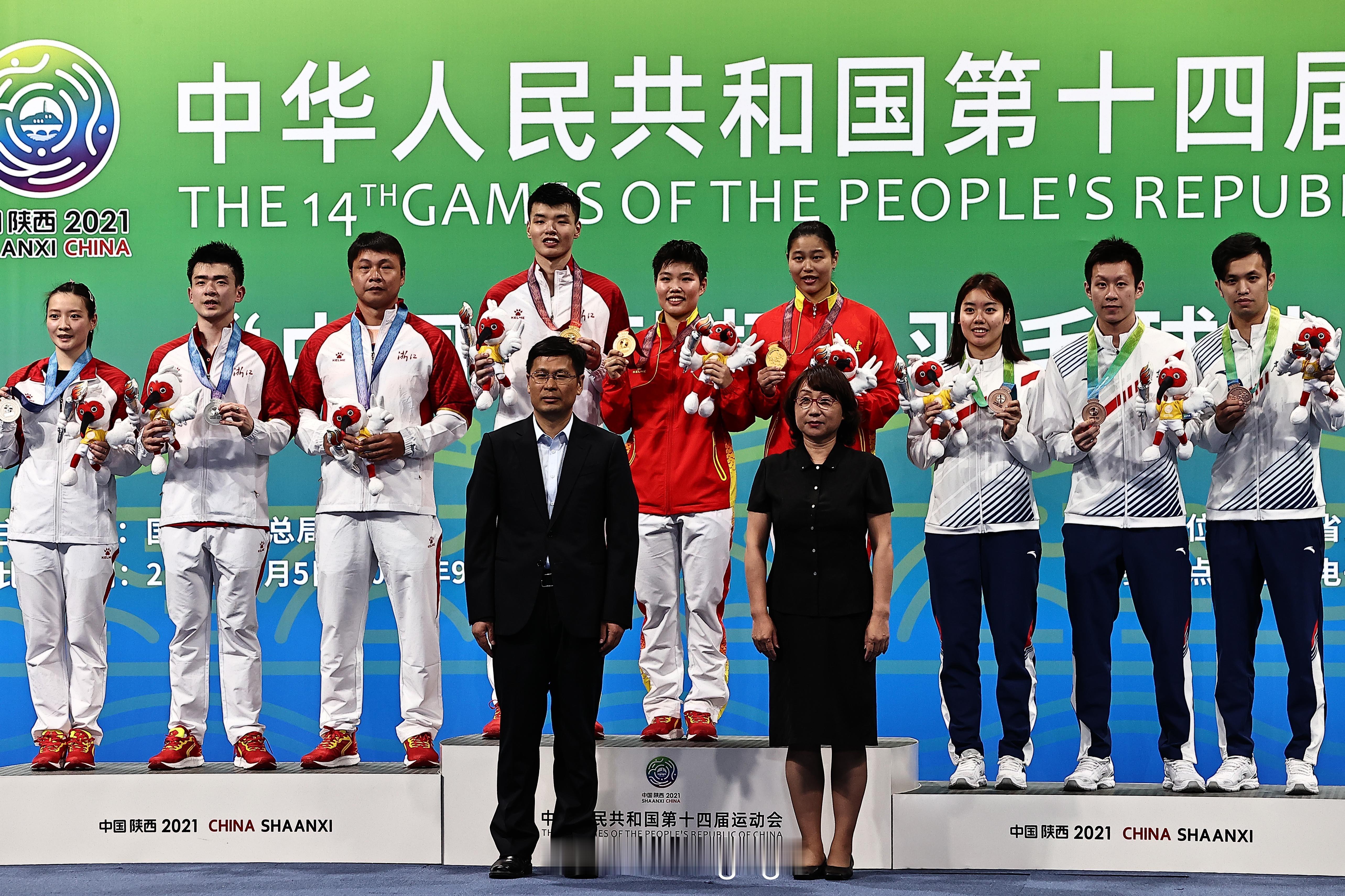 下周末全运会就开幕了羽毛球老照片 第十四届全运会羽毛球🏸混双领奖台🏅王懿律（