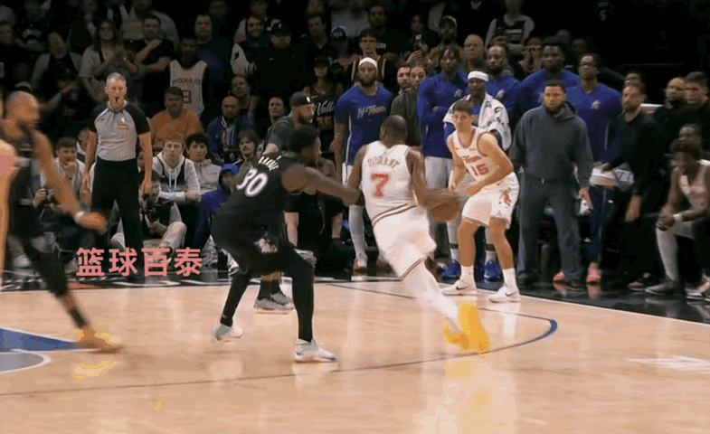 杜兰特已经快躺下了！能这样高难度出手的联盟没有第二个了，真的不能被他的身体骗了，