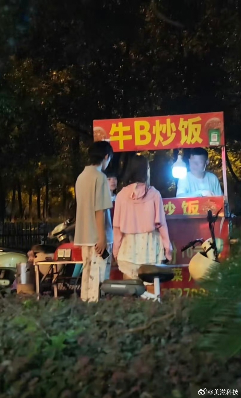 我：给我多加点辣少点油加个蛋老板：没问题我：我能不能把你这炒饭放到我店里面卖，然