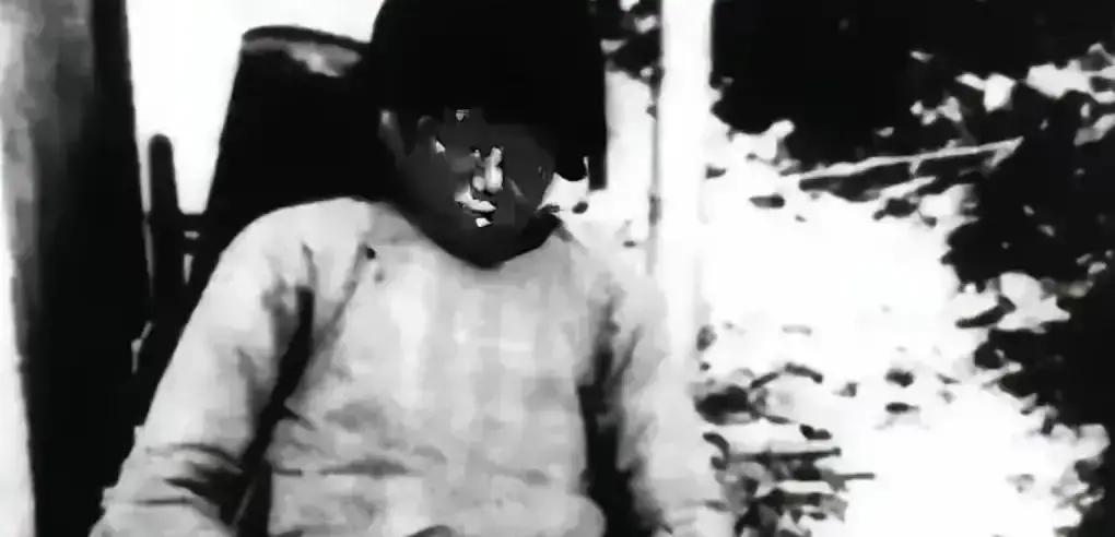 1937年，19岁的少女，麻木地张开大腿——拍下这张照片的不是日寇，是鼓楼医院的