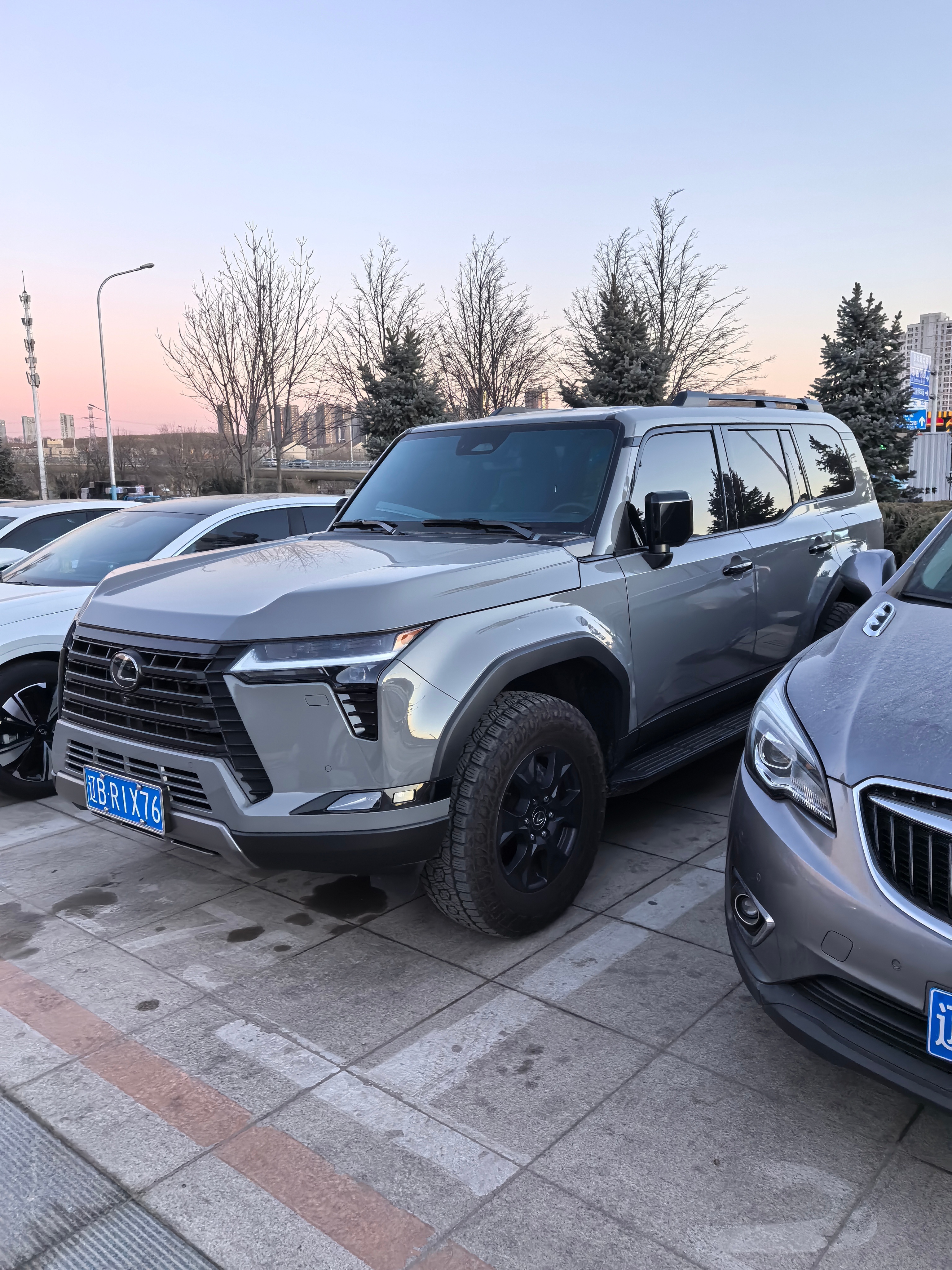 雷克萨斯GX，这造型看着是真带劲！[太阳] 