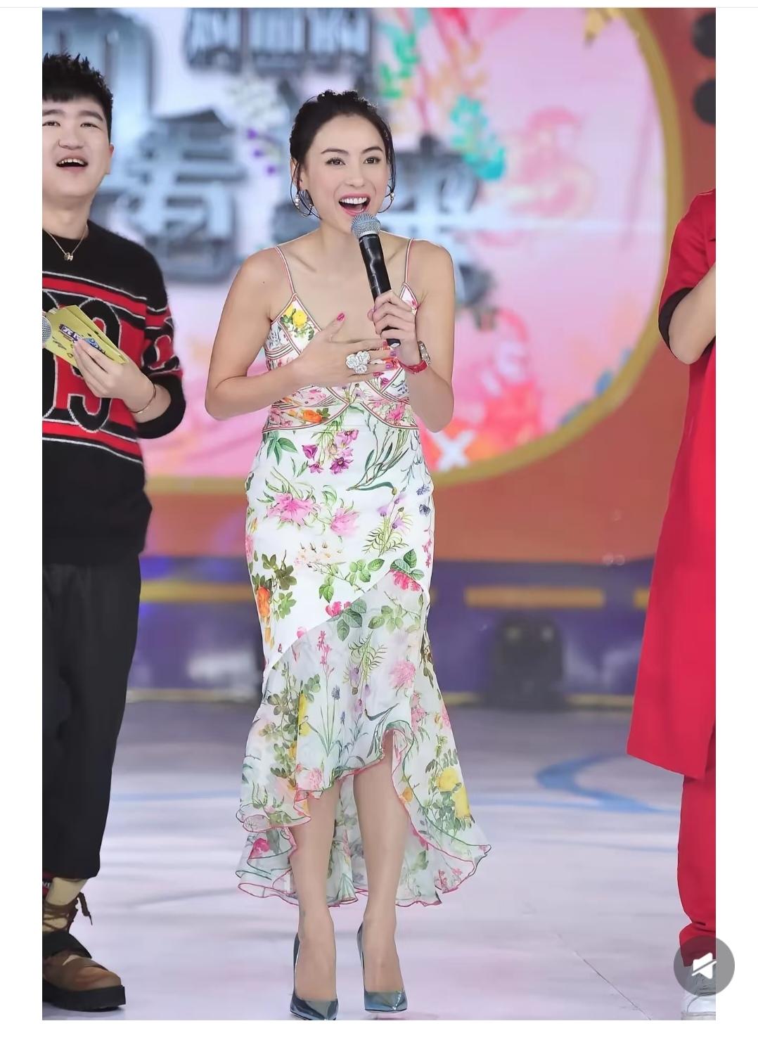 张柏芝，好清新脱俗。这样碎花裙，一般人穿就是村姑。
