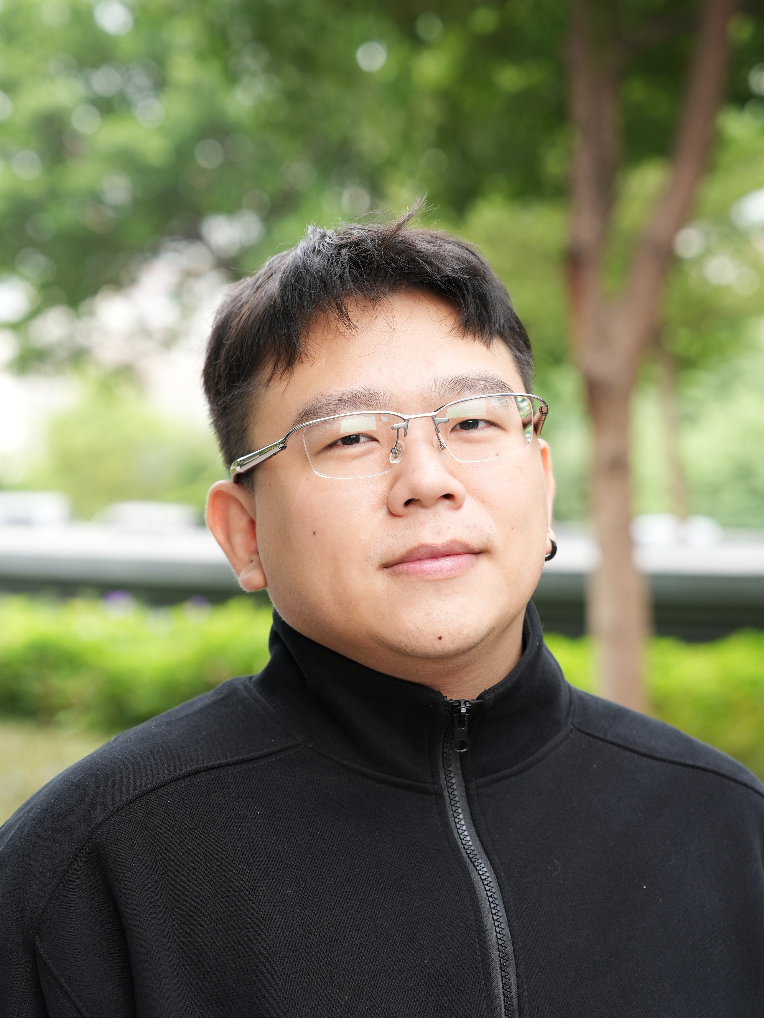 宽大的边框、厚重的镜腿，很多人对AI音频眼镜祛魅都是因为这几个问题。而「界环」一