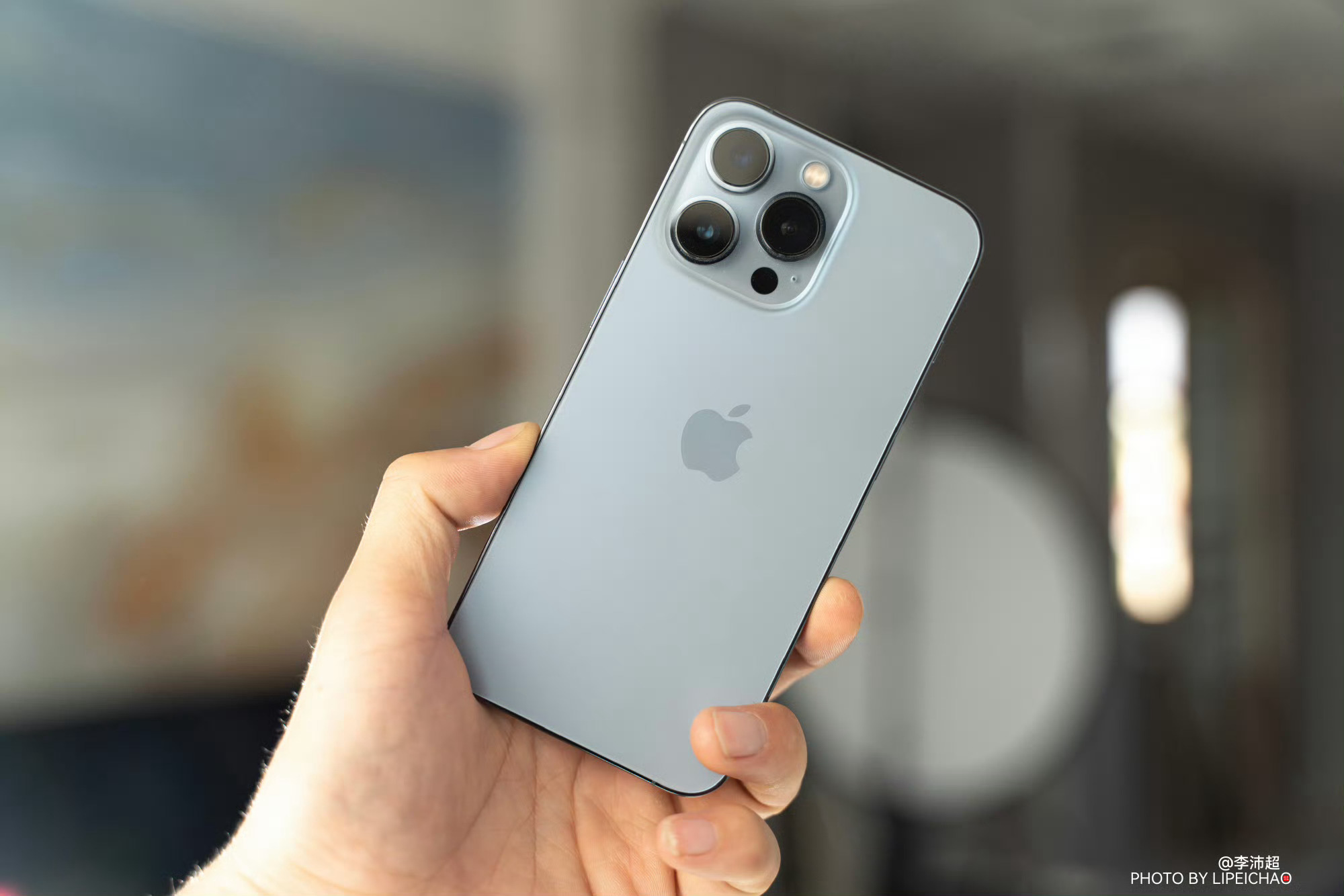 #国庆出游你还会带相机吗#相机笨重不便携，还要把图导出来修图或者后期，更加适合专