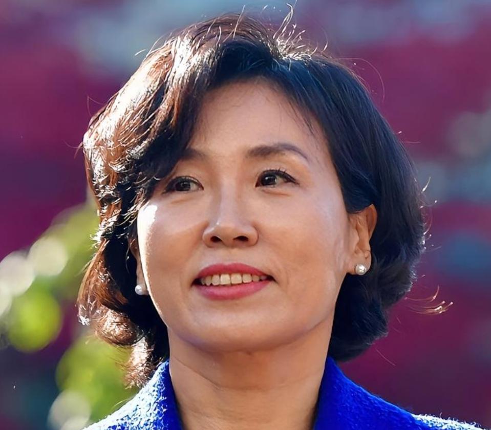 李在明瘦了14公斤，但这绝不是一场简单的减肥秀。
在韩国政坛，这分明是一场精心策