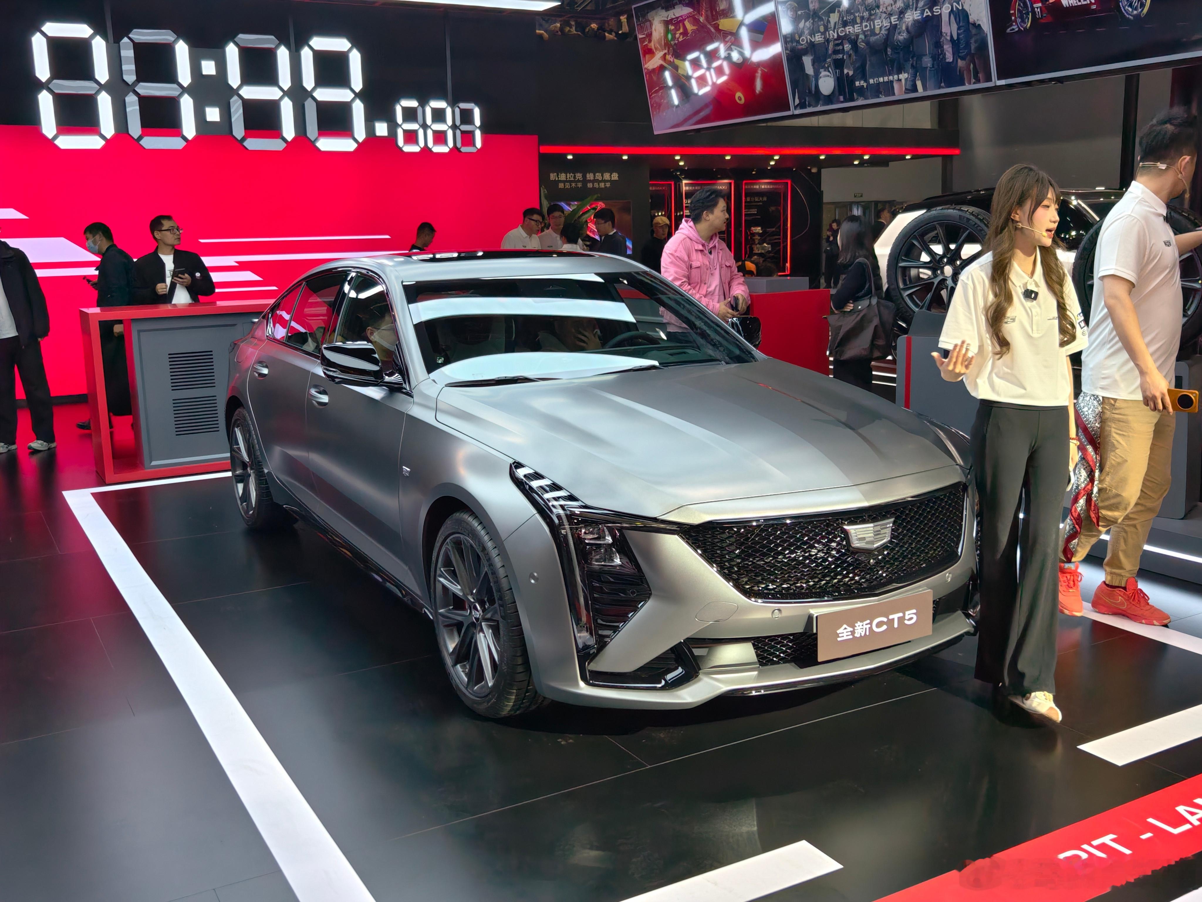 2025广州车展上，凯迪拉克全新CT5的亮相无疑是性能车领域的一个小亮点。最吸引