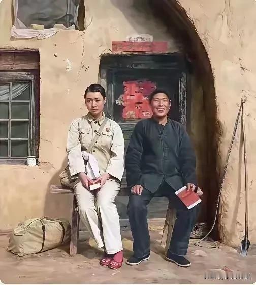 这是一张结婚照，当年的女知识青年从城市来农村，接受贫下中农再教育，她由于出生不好