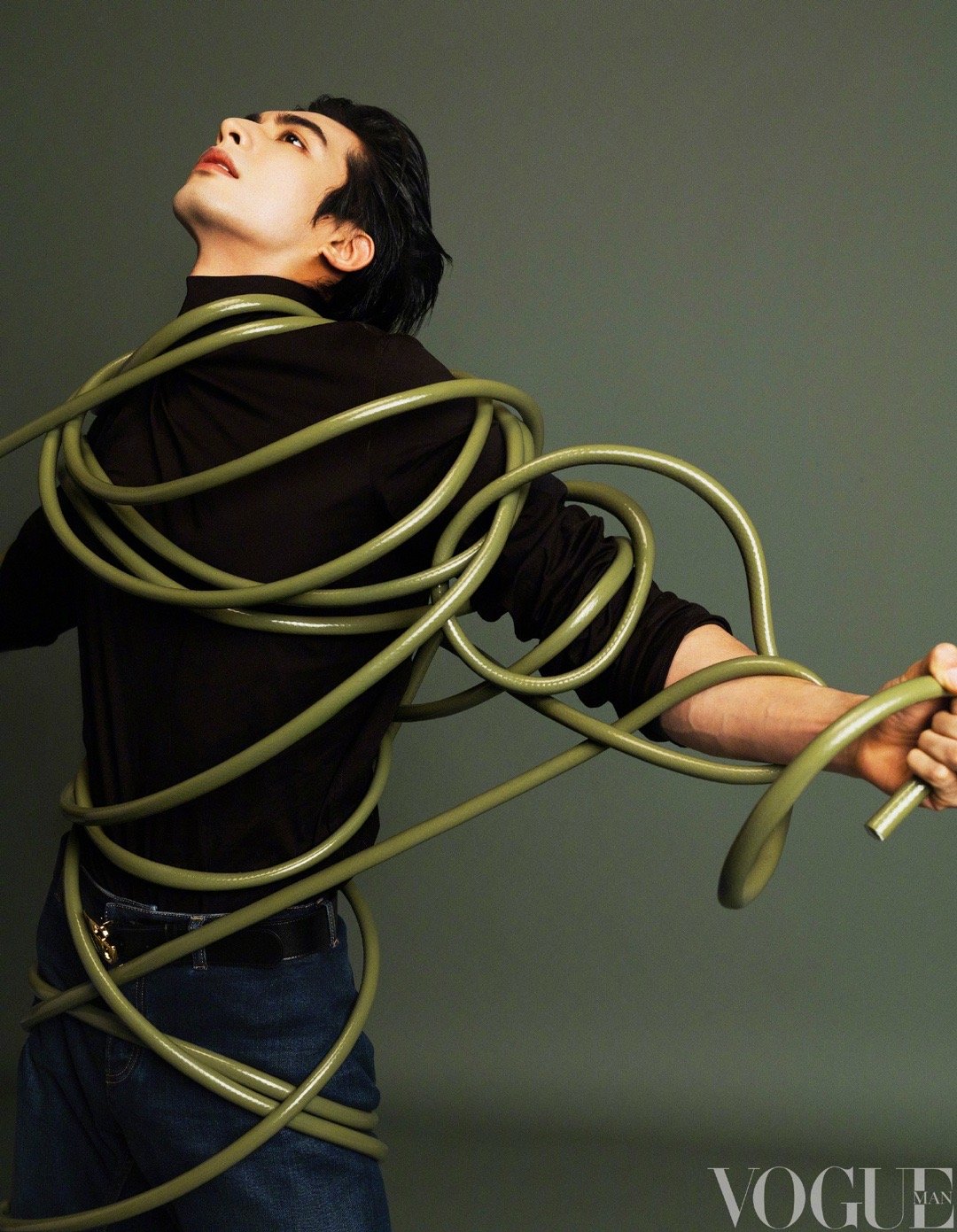 宋威龙慷慨且富有宋威龙慷慨且富有，宋威龙完全老公中的老公，性张力直接拉满！ 