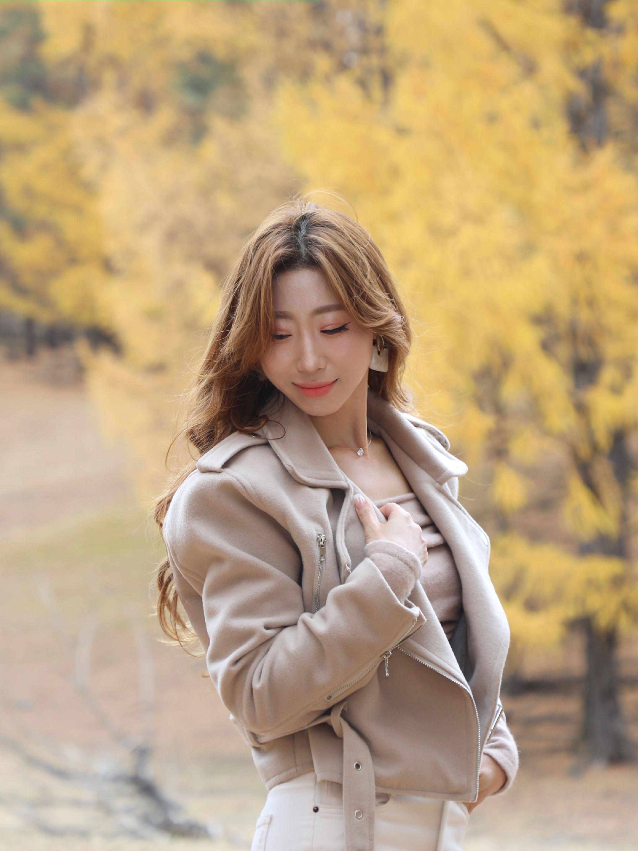 秋天叶子偷偷换了颜色，像大地在悄悄准备礼物。你发现了吗？