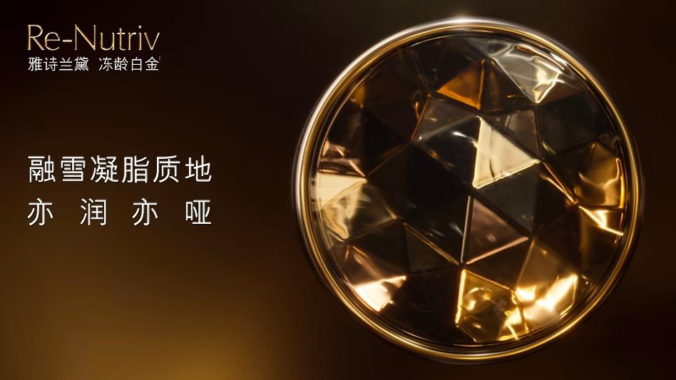 前几天逛专柜被柜姐塞了试用装，用了一次直接果断入正装雅诗兰黛白金黑神话面霜 ，今