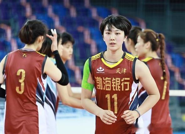 天津女排在排超联赛的第八轮又赢球了。他们是以3-0的比分完胜了安家杰指导领军的山