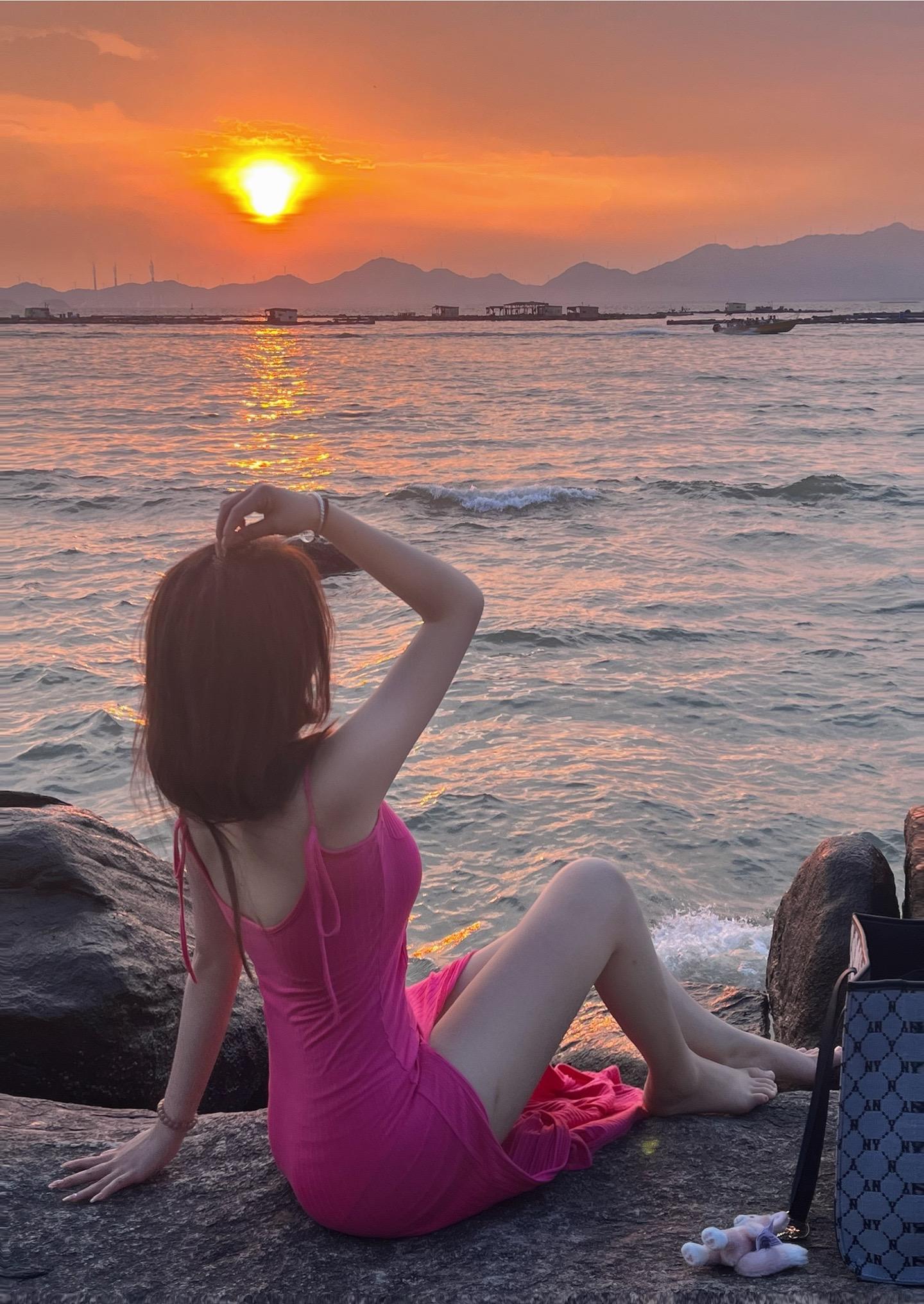 伤心 想抱抱你 顺便悄悄把鼻涕擦在你身上