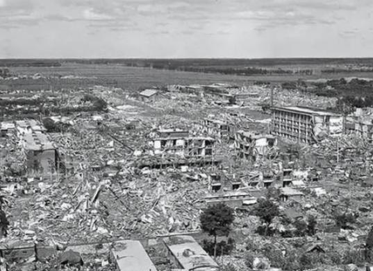 1976 年，唐山大地震来临前，有专家预判河北东部或将爆发强震，青龙县委书记冉广