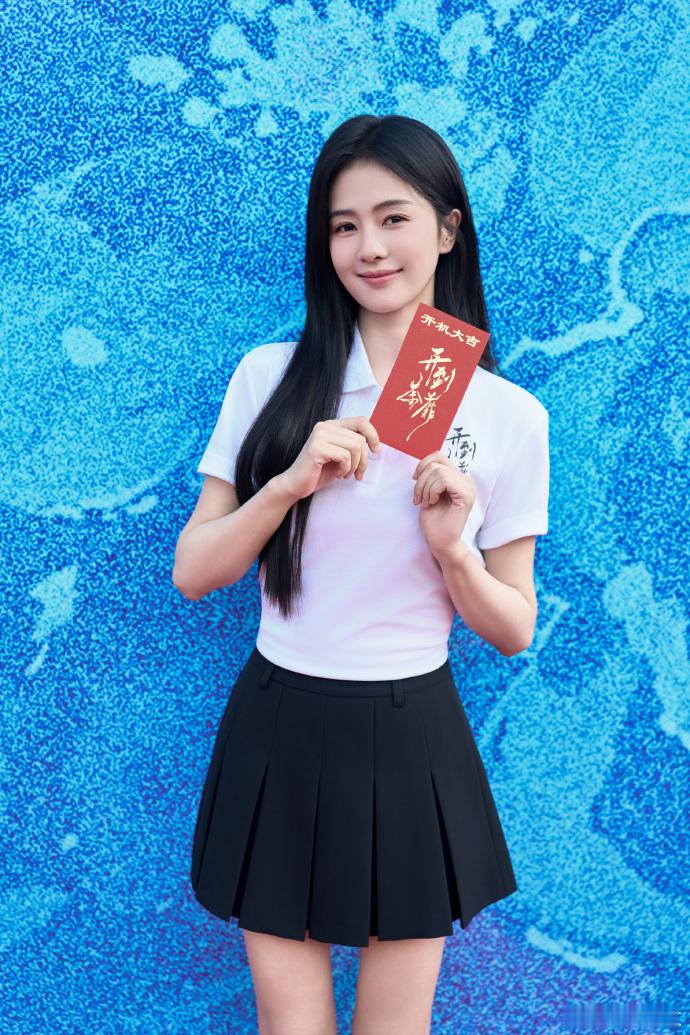 白鹿迎来王韵娜的全新人生崭新现代角色王韵娜交由白鹿演绎，荼蘼寓意前路崭新，期待深