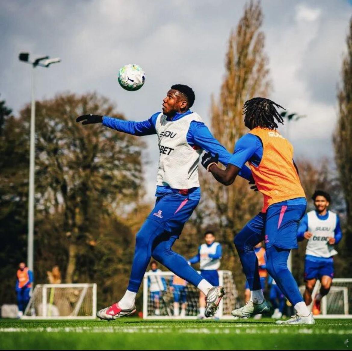 周一 英超看法004 布伦特vs狼队 布伦特福德主场战斗力极强，球队冲击欧战资格