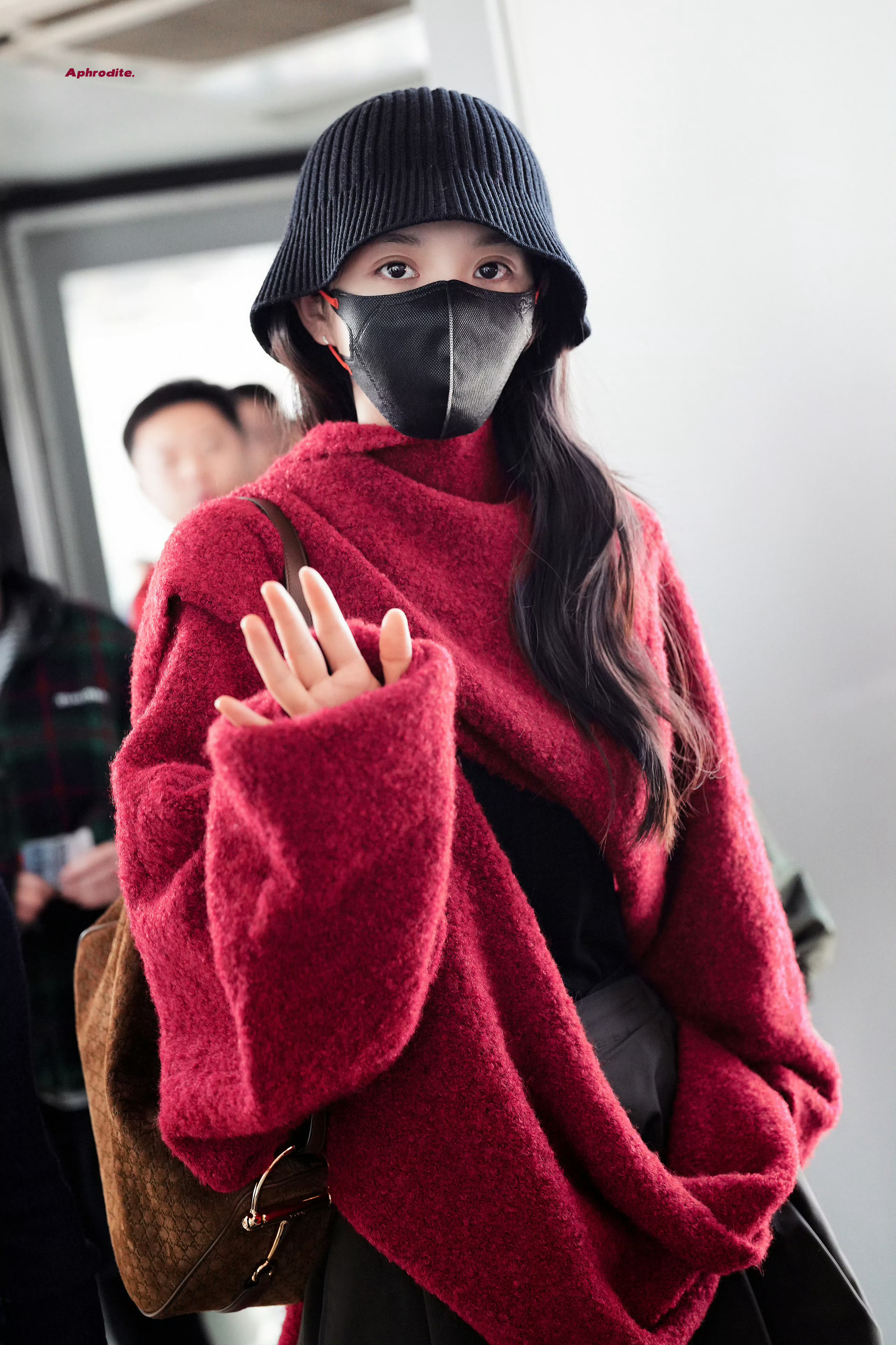 田曦薇进组嫁金钗了我女就这样美美进组咯期待嫁金钗！期待魏娆！回归横店田曦薇出发进