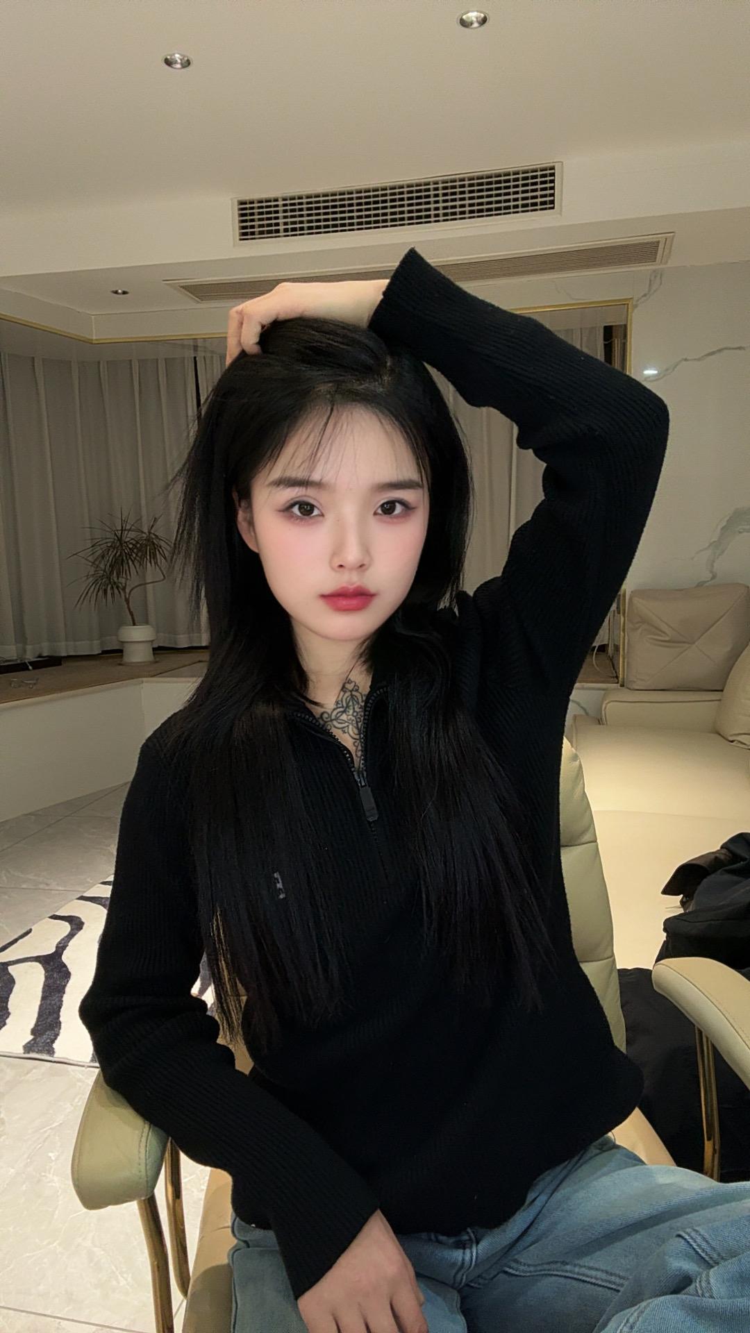 你说我在你身边你才心安，可你给我的备注是干主播的条件一般😤😤😤