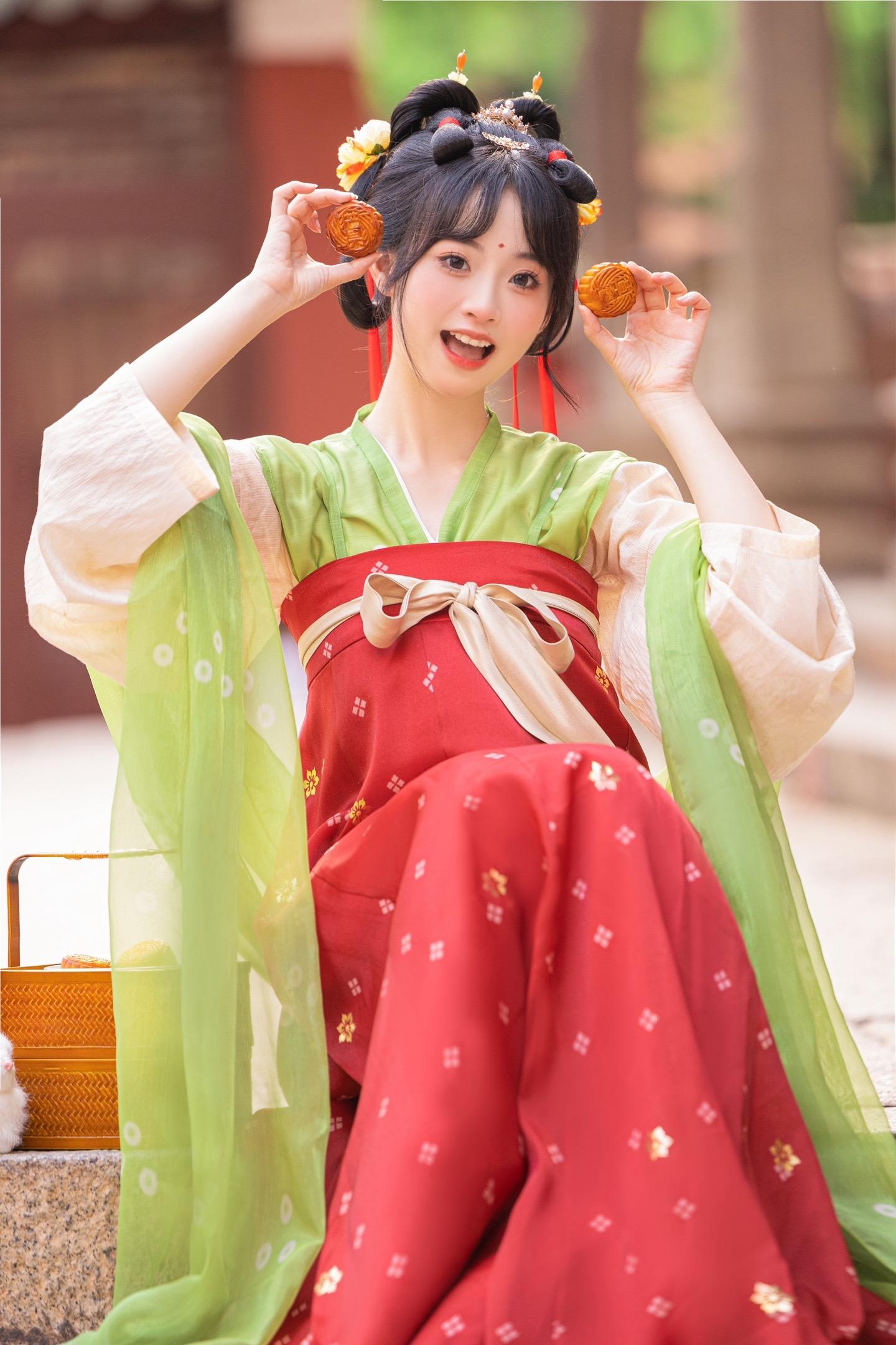 欲买桂花同载酒。中秋节快到啦，一起吃月饼呀～