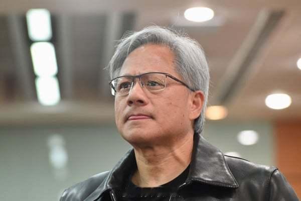 黄仁勋自以为是了几个月没用英伟达无奈宣布未来财测将排除中国市场。 ​​​