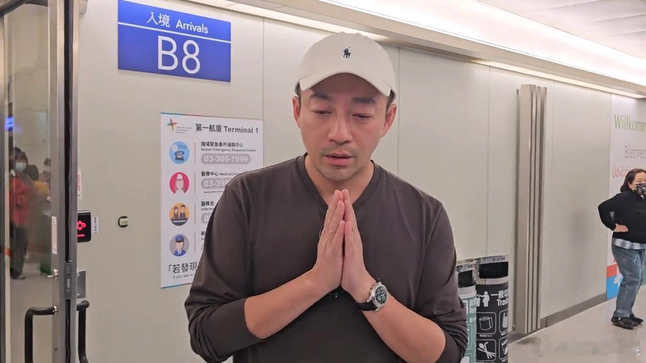 网友曝汪小菲在飞机上痛哭  汪小菲在飞机上痛哭  网友偶遇汪小菲在飞机上痛哭 